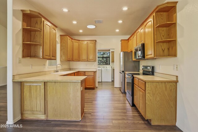 502 W Locust Rd, Payson, AZ 85541 - kitchen with open shelves, stainless steel appliances, separate washer and dryer, a sink, and a peninsula