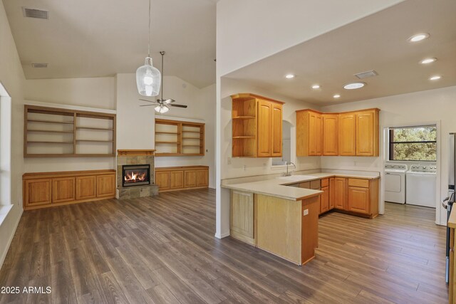 502 W Locust Rd, Payson, AZ 85541 - kitchen featuring a sink, open shelves, a peninsula, separate washer and dryer, and ceiling fan