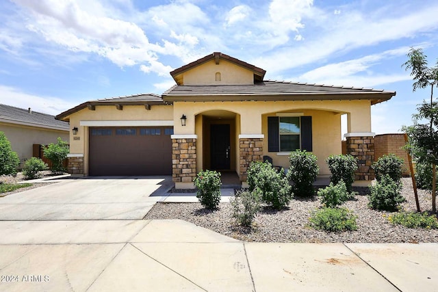 view of front of property featuring a garage