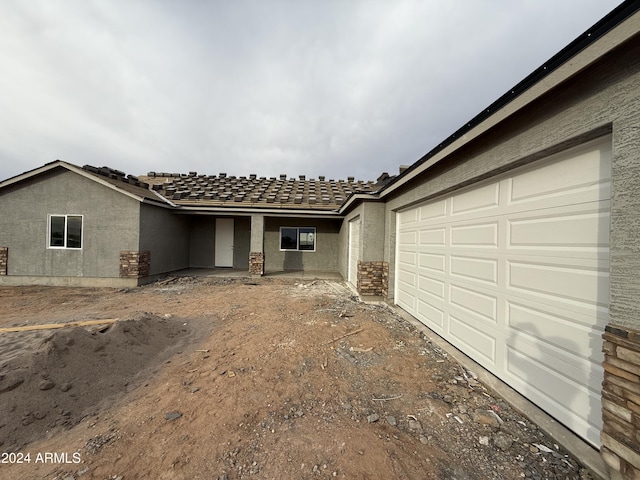 view of front facade featuring a garage