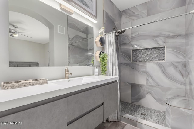 bathroom with vanity, a ceiling fan, a shower with shower curtain, and visible vents