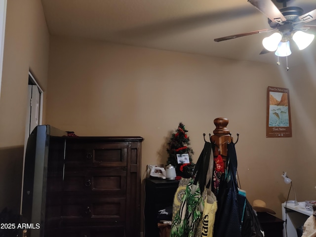 bedroom with ceiling fan