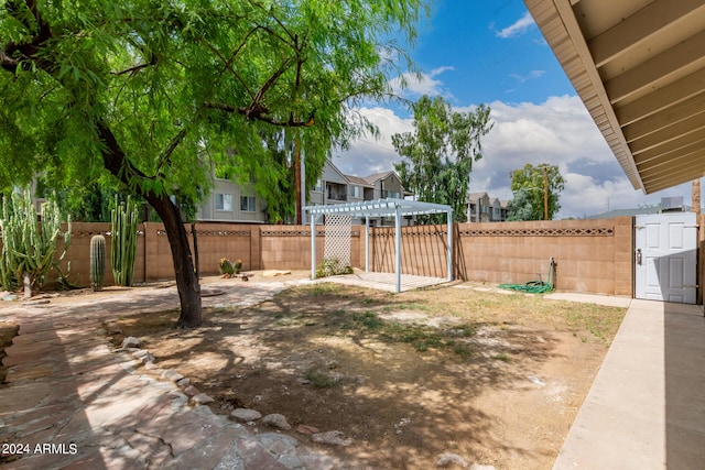 view of yard featuring a pergola