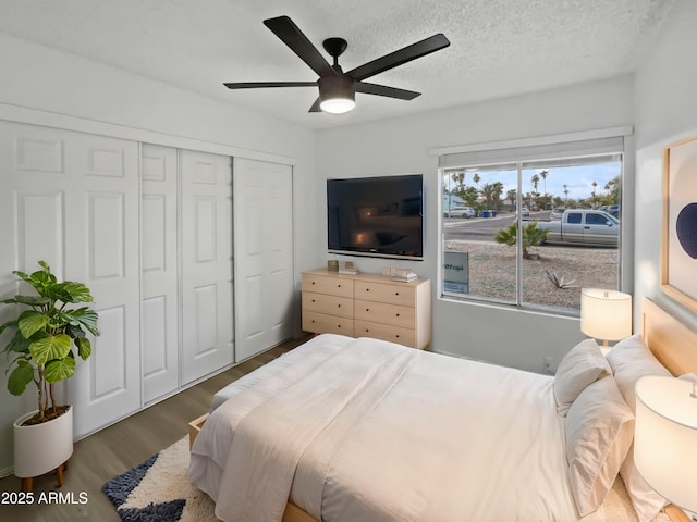 bedroom featuring ceiling fan, dark hardwood / wood-style floors, a closet, and a textured ceiling