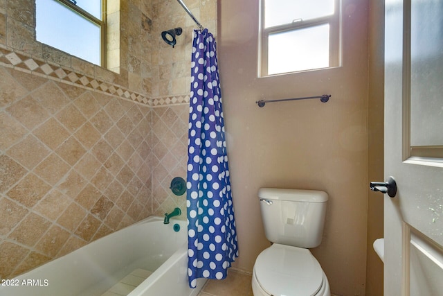 bathroom featuring toilet and shower / tub combo