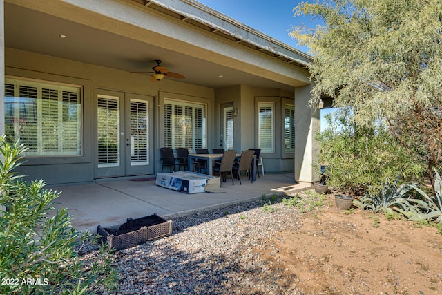 view of terrace featuring ceiling fan