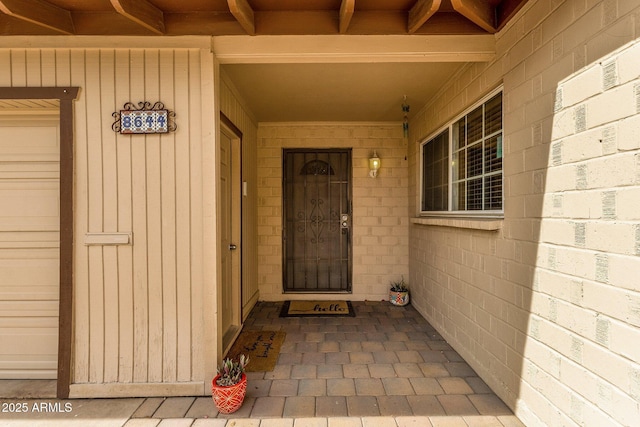 entrance to property featuring a porch