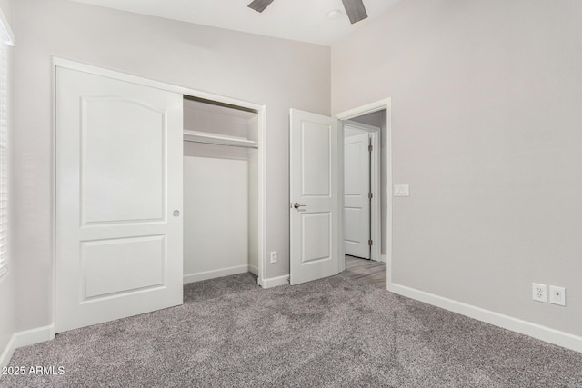 unfurnished bedroom featuring carpet floors, a ceiling fan, baseboards, and a closet