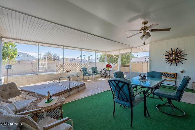 sunroom with ceiling fan