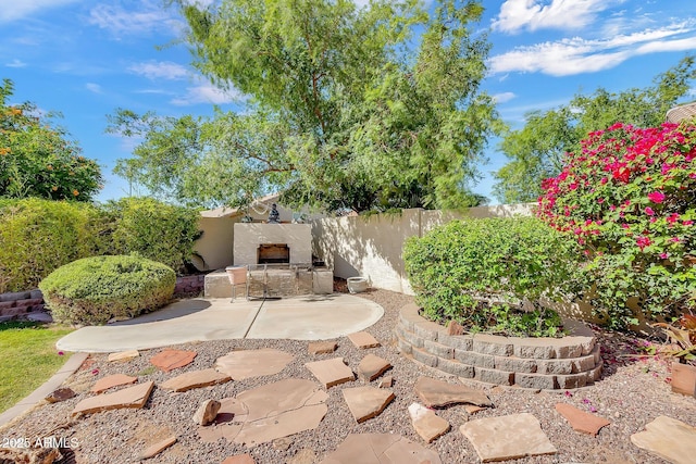 8009 W Salter Dr, Peoria, AZ 85382 - fenced backyard with a patio