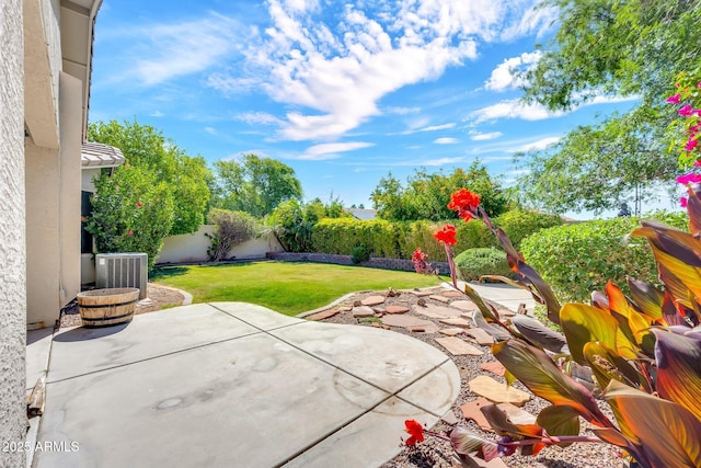 8009 W Salter Dr, Peoria, AZ 85382 - view of patio / terrace with cooling unit