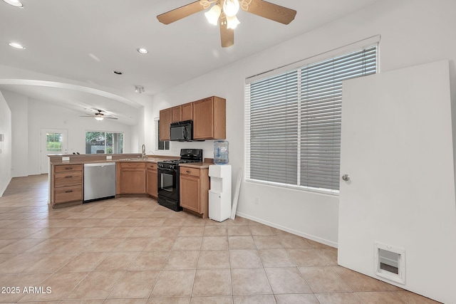8009 W Salter Dr, Peoria, AZ 85382 - kitchen with black appliances, ceiling fan, a peninsula, recessed lighting, and a sink