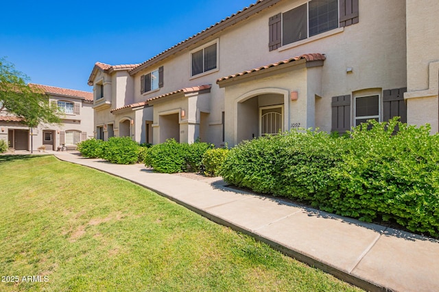 1961 N Hartford St Unit 1092, Chandler, AZ 85225 - view of front of house with a tiled roof, stucco siding, and a front yard