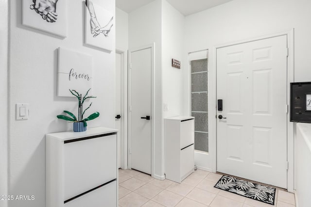 1961 N Hartford St Unit 1092, Chandler, AZ 85225 - foyer with light tile patterned flooring