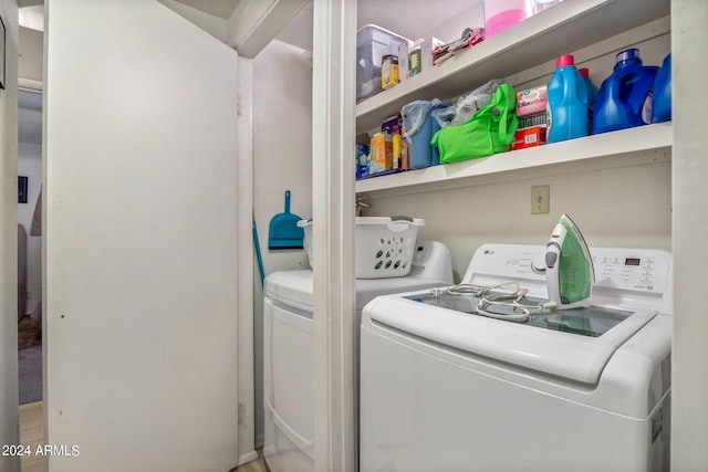 1987 Stagg Run, Overgaard, AZ 85933 - laundry area featuring separate washer and dryer