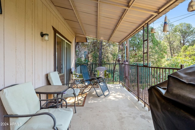 1987 Stagg Run, Overgaard, AZ 85933 - view of balcony