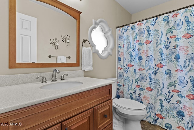 full bathroom featuring toilet, a shower with curtain, tile patterned floors, and vanity