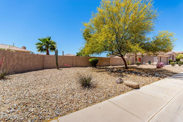 1333 W Deer Creek Rd, Phoenix, AZ 85045 - view of yard with a fenced backyard
