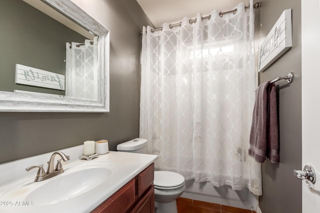 3441 S Halsted Pl, Chandler, AZ 85286 - full bath featuring toilet, vanity, tile patterned floors, and shower / bath combo