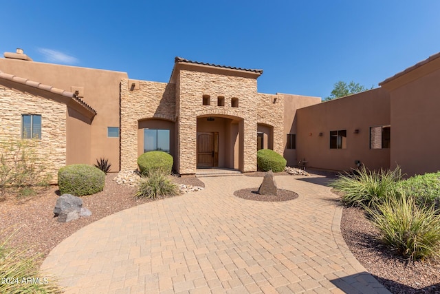 3730 E Cloud Rd, Cave Creek, AZ 85331 - pueblo-style house with stone siding and stucco siding
