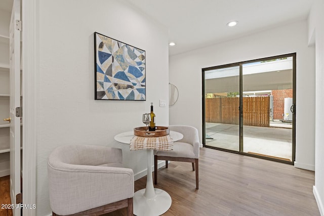 living area featuring recessed lighting, baseboards, and wood finished floors