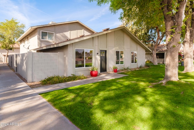 view of front facade with a front yard