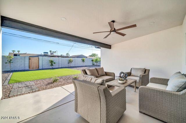 view of patio featuring ceiling fan and outdoor lounge area