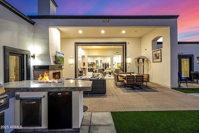 5404 N 41st St, Phoenix, AZ 85018 - view of patio with an outdoor living space and an outdoor kitchen