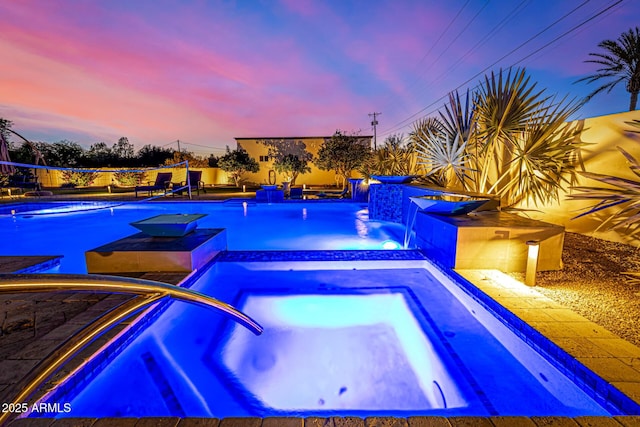 5404 N 41st St, Phoenix, AZ 85018 - outdoor pool featuring an in-ground hot tub
