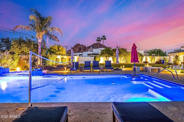 5404 N 41st St, Phoenix, AZ 85018 - view of swimming pool featuring a jacuzzi, an outdoor fire pit, and a patio area