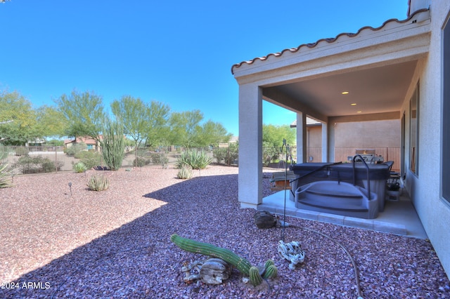 view of yard featuring a hot tub and a patio