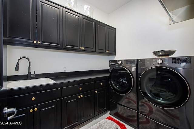 laundry room with cabinets, sink, and washing machine and clothes dryer