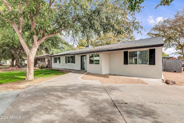 ranch-style home with a front yard