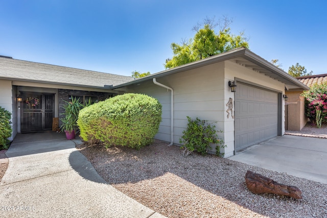 view of front of house featuring a garage