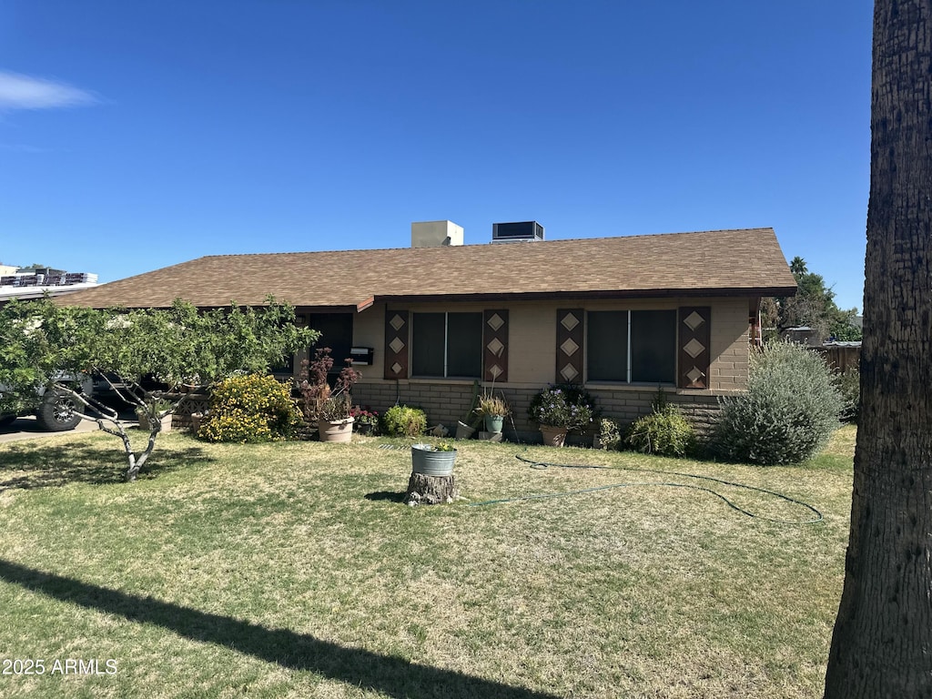 1034 W Frito Ave, Mesa, AZ 85210 - ranch-style home featuring a front yard and roof with shingles