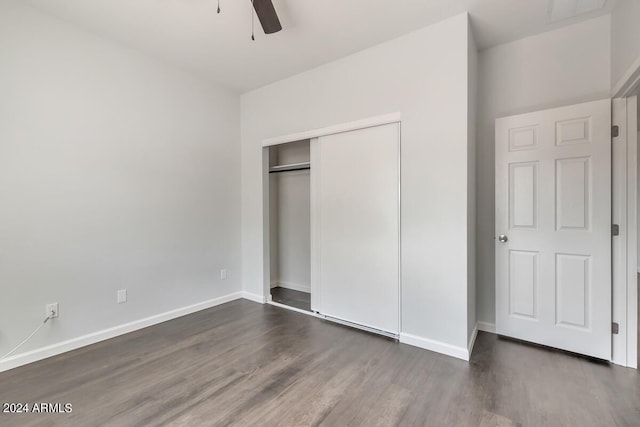 unfurnished bedroom featuring dark wood-type flooring, ceiling fan, and a closet