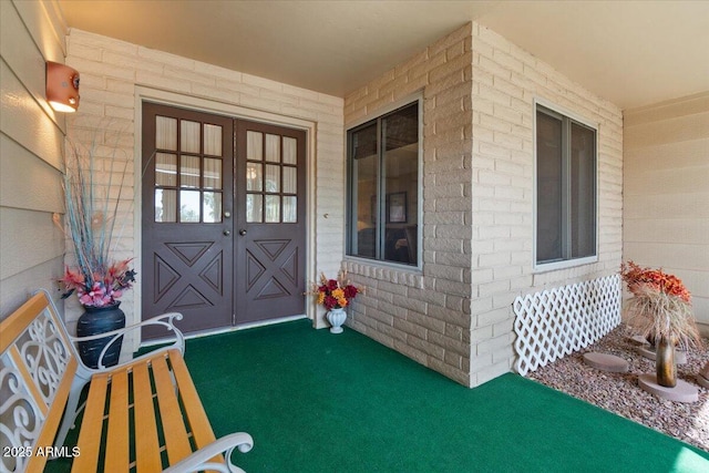 property entrance featuring a porch