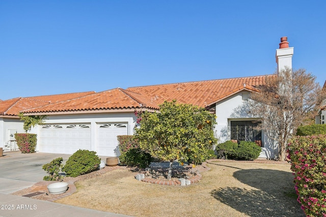 view of front facade featuring a garage