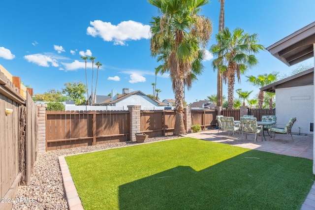 view of yard featuring a patio