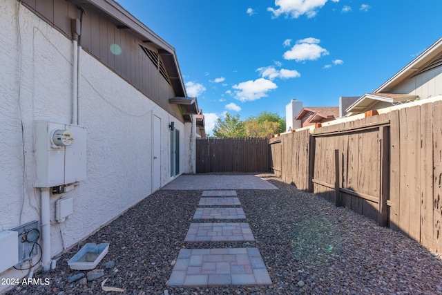 view of yard with a patio