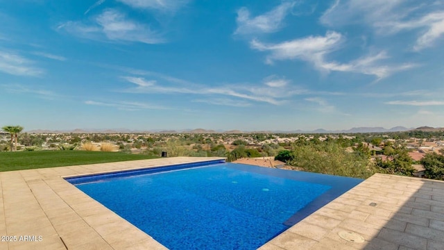 15217 N 15th Dr, Phoenix, AZ 85023 - view of swimming pool with an infinity pool, a patio, and a mountain view