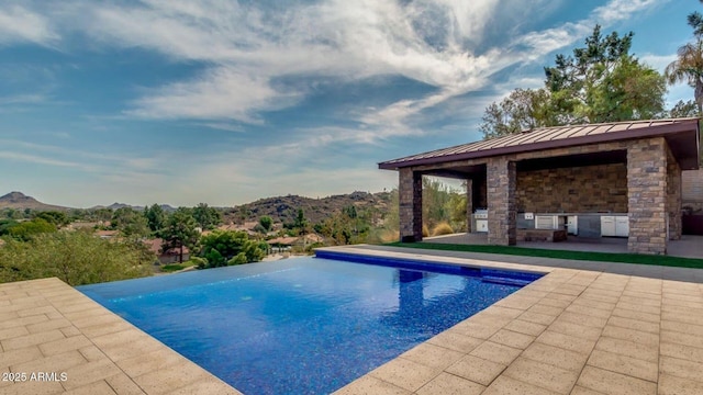 15217 N 15th Dr, Phoenix, AZ 85023 - view of pool featuring a patio area, area for grilling, an infinity pool, and a mountain view