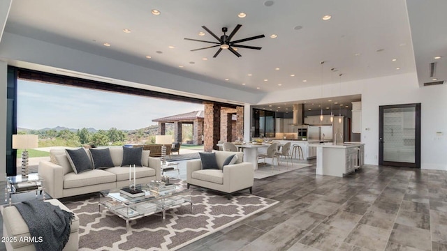 15217 N 15th Dr, Phoenix, AZ 85023 - living area featuring visible vents, a ceiling fan, and recessed lighting