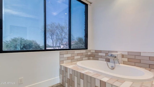 15217 N 15th Dr, Phoenix, AZ 85023 - bathroom with a bath