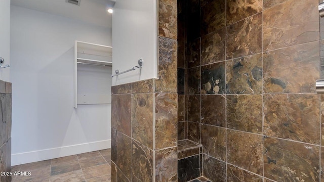 15217 N 15th Dr, Phoenix, AZ 85023 - full bath with baseboards, tiled shower, and visible vents