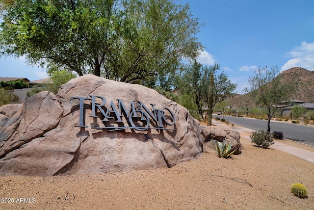 community sign with a mountain view