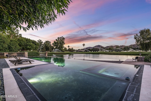 8312 N Golf Dr, Paradise Valley, AZ 85253 - pool at dusk with an in ground hot tub and a water and mountain view