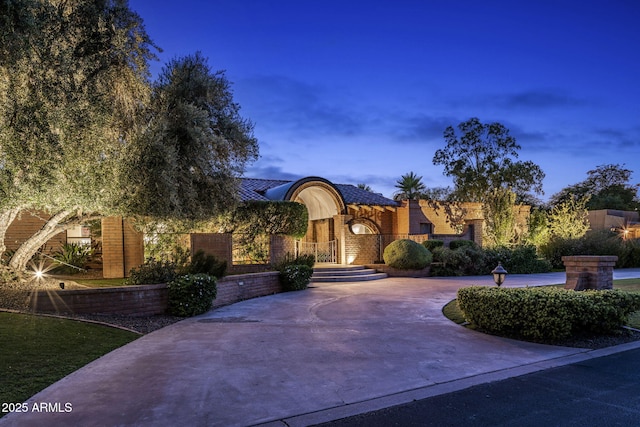 8312 N Golf Dr, Paradise Valley, AZ 85253 - view of front of property with curved driveway