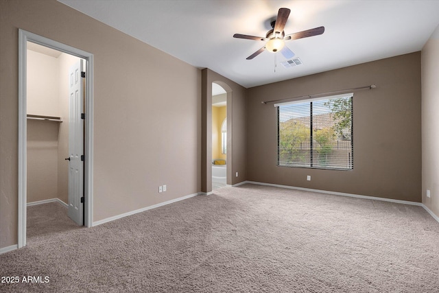 carpeted empty room featuring ceiling fan