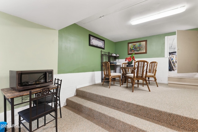 11180 E Navajo Dr, Dewey, AZ 86327 - dining area featuring carpet floors and track lighting